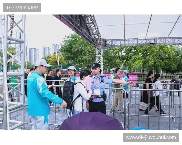 十五运会足球志愿者为赛事提供强有力保障助力赛事顺利进行